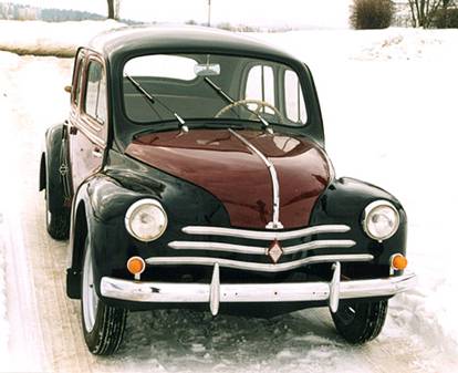 Первой моделью, созданной после реконструкции заводов, стал Renault 4CV. За пять лет было продано полмиллиона таких машин.